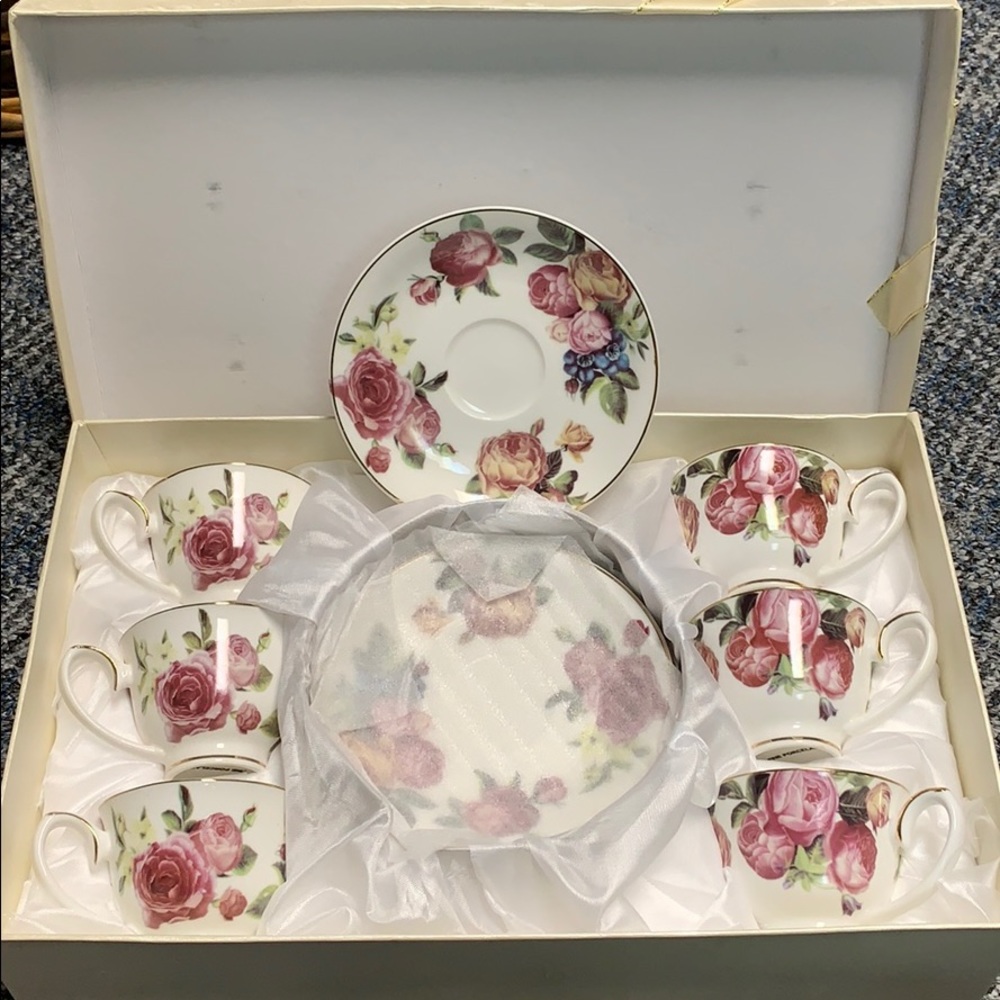 12 piece cup and saucer set